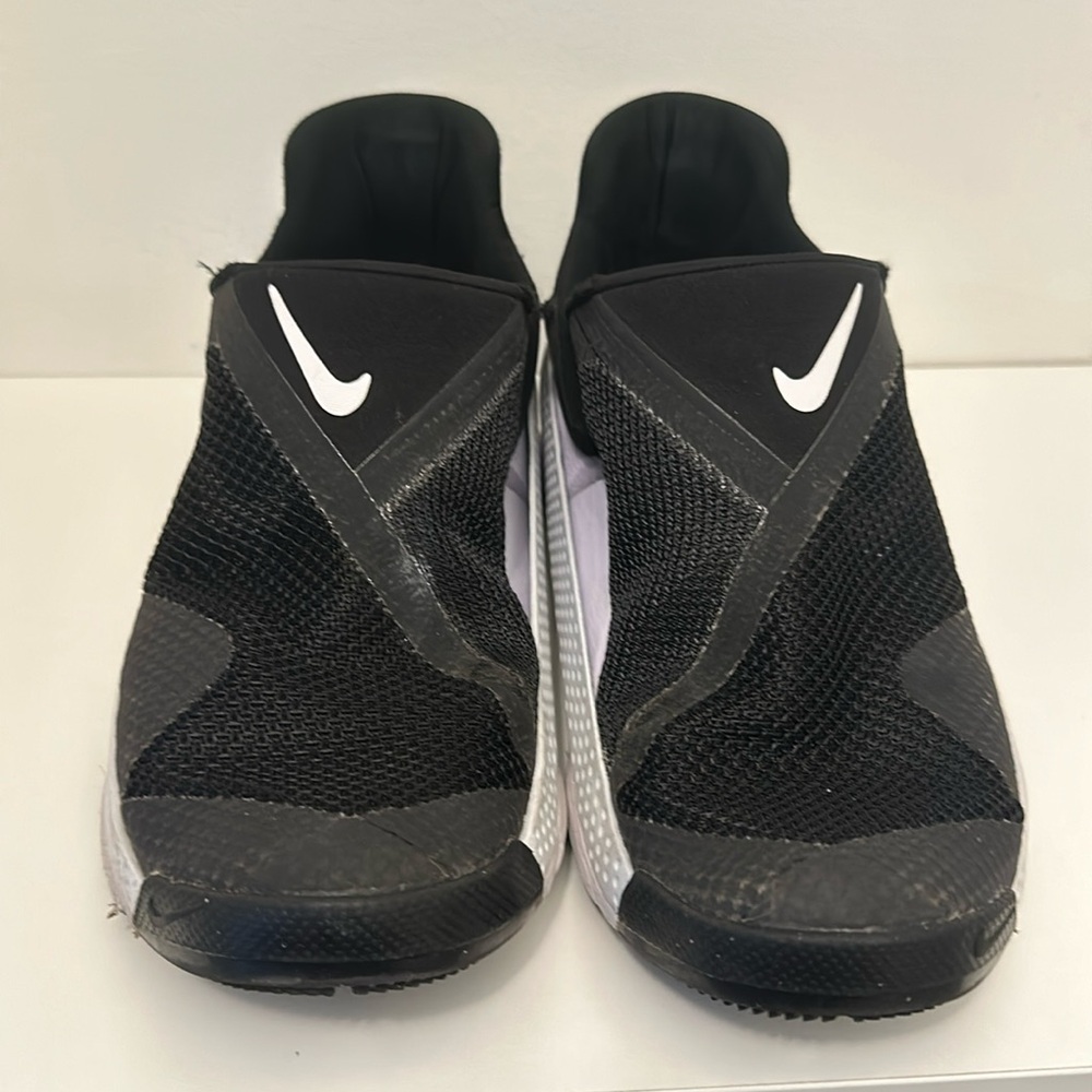 Nike black and white fly ease size eur 38.5 (7.5 US)